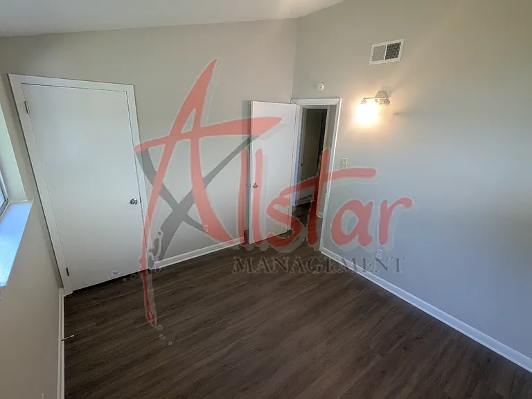 1915 Southaven Cir N — Photo 10