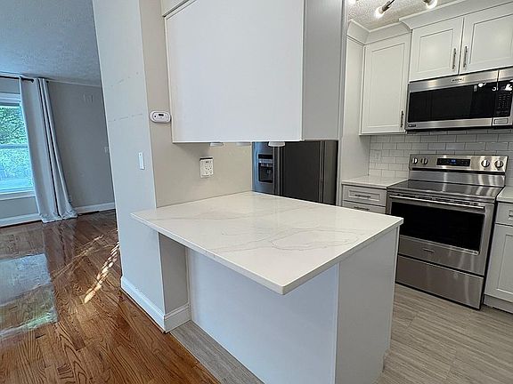2nd image of 3767 Murdock Ln