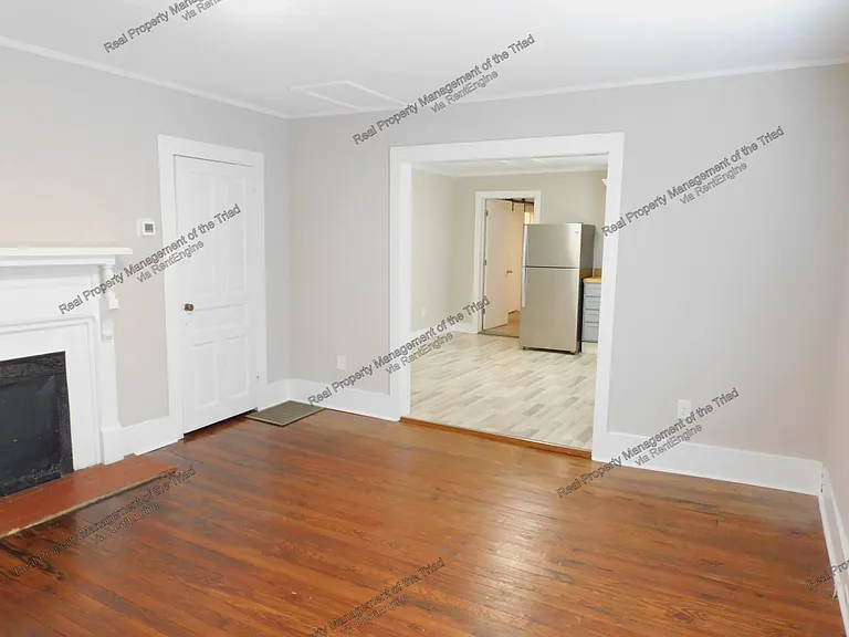 936 Albert St — Photo 3