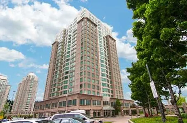 8 Lee Centre Dr #1216