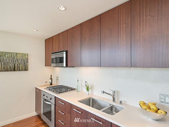 5th image of 10700 NE 4th St Unit 2708