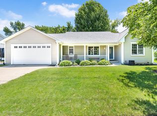 425 E Reader St, Elburn, IL 60119