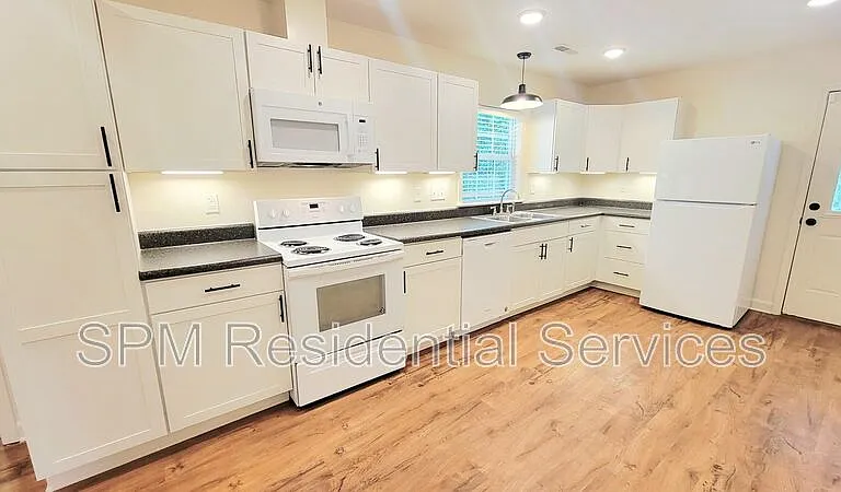 408 Pine Hills Dr — Photo 6