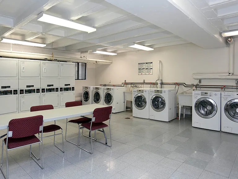 Connecticut House Apartments — Photo 19
