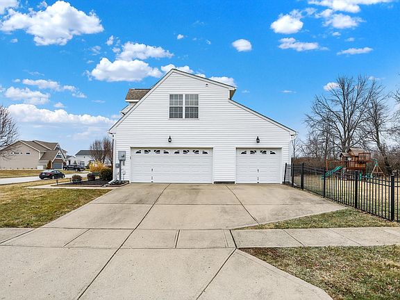 4th image of 3236 Springs Way Dr