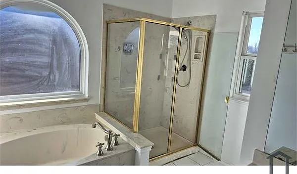 4555 Queenswood Dr — Photo 8