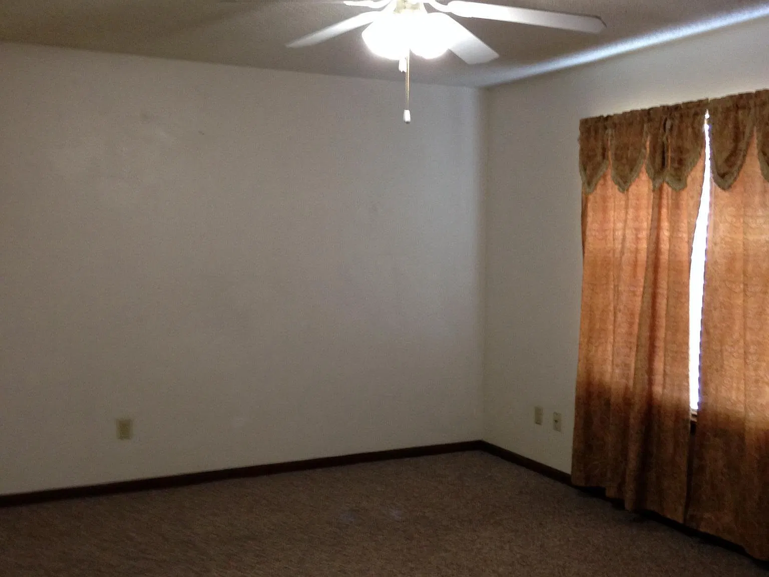3 bed, 1.5 bath, $1,000 — Photo 2
