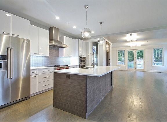 4th image of 8103 Floral Ave