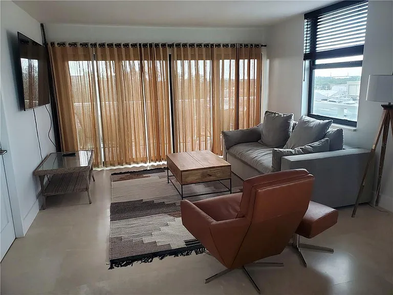 1401 N Riverside Dr #807 — Photo 24