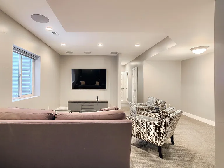 1448 S Pearl St — Photo 26