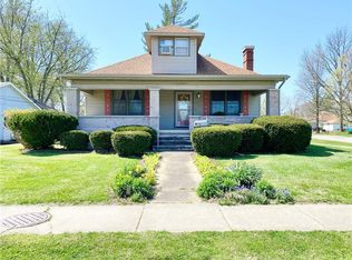 902 S 6th St, Marshall, IL 62441