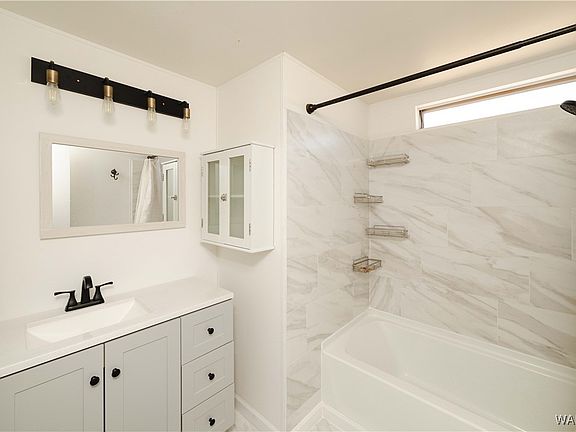 4th image of 2331 E Northfield Avenue