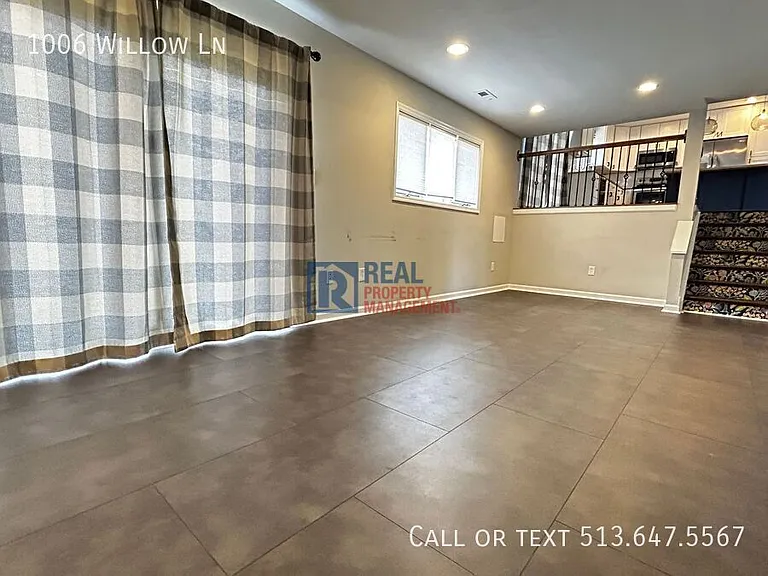 1006 Willow Ln — Photo 6