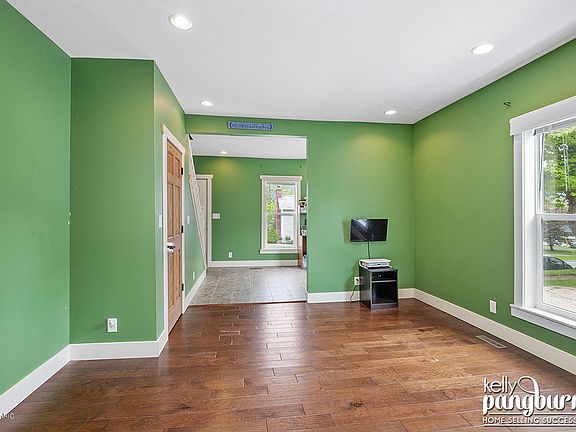 4th image of 54 E Waterloo St