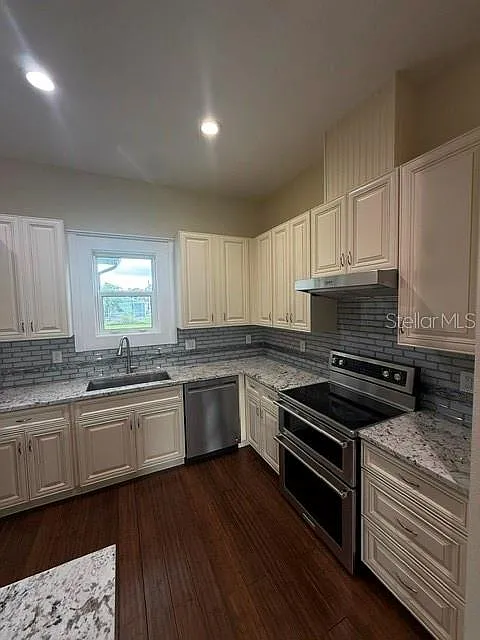 3 bed, 2.0 bath, 1486 sqft, $2,175 — Photo 3
