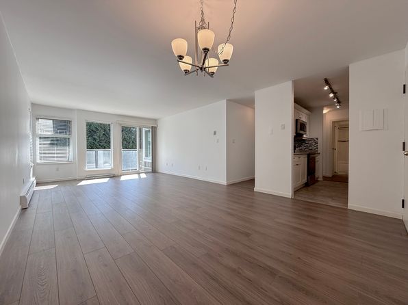 2 bedroom rental in Surrey — photo 10