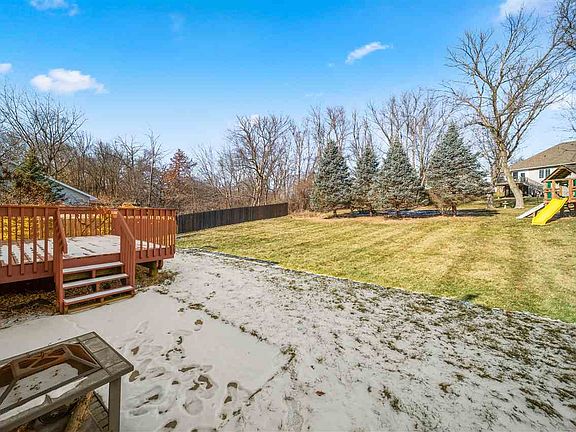 4th image of 915 Maplewood Dr