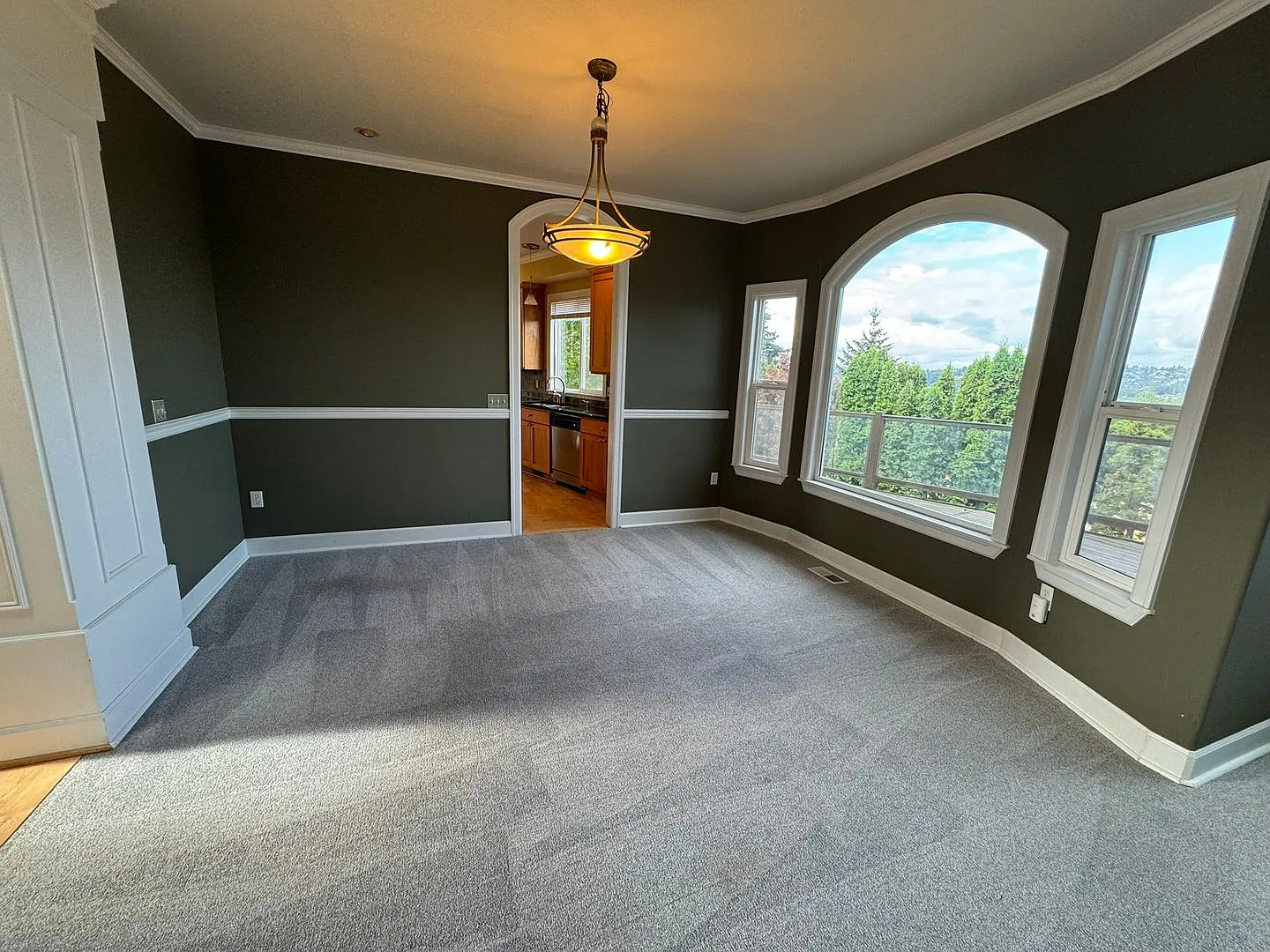4Bd/2.5Ba Renton Home — Photo 4