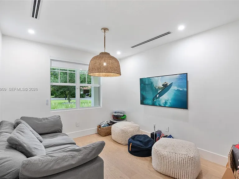 9301 SW 93rd Ave #1 — Photo 36