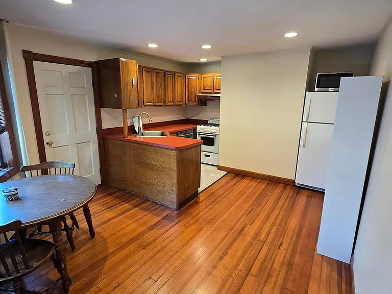 83 Cabot 1 Bartlett St — Photo 7