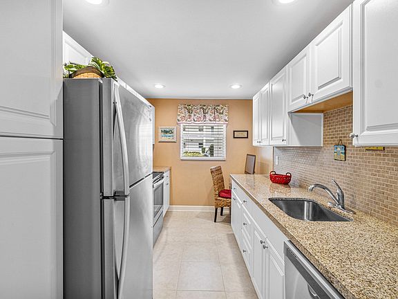 4th image of 2700 SW 22nd Avenue #1409