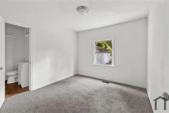 576 Sun Valley Rd — Photo 9