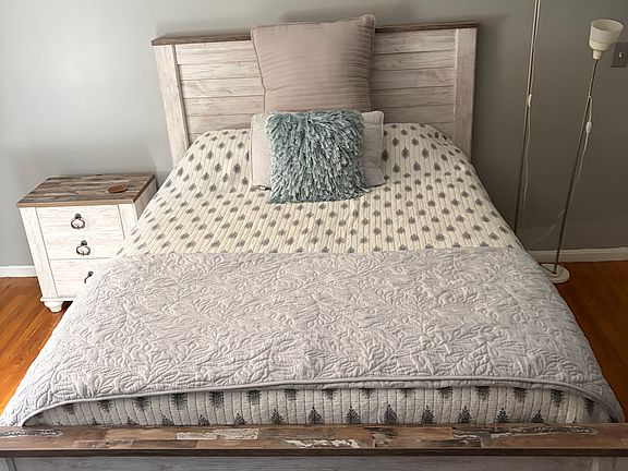 Brand new Queen fram and matress in the room that is for rent