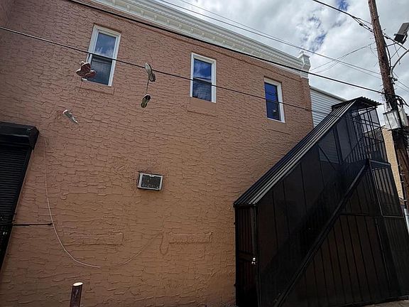 3rd image of 443 W Indiana Ave