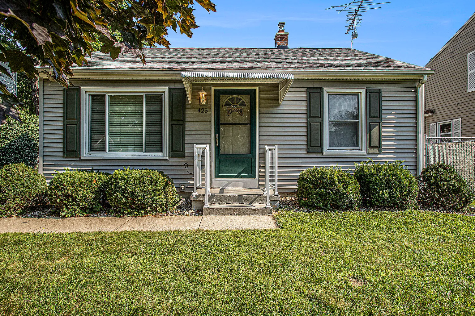 425 Cornell Dr photo 1