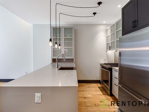 3rd image of 10 Montieth St #524C