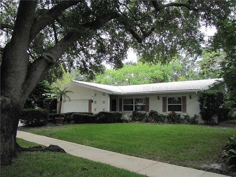 1st image of 1649 Woodridge Dr