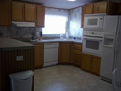 open eat-in kitchen