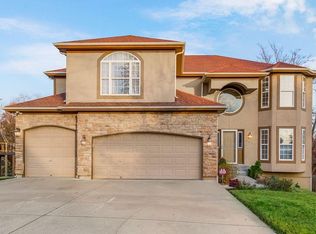 5937 Blue Hills Rd, Kansas City, MO 64110