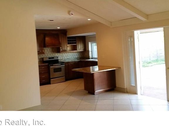 3rd image of 10803 NW 26th St