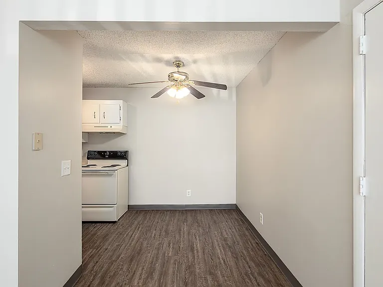 Hartford House Apartments — Photo 4