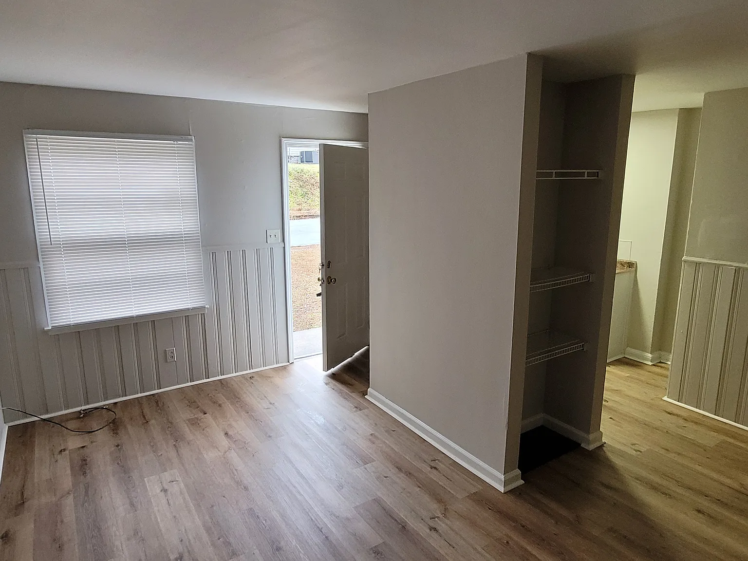 3 bed, 1.5 bath, 2008 sqft, $1,195 — Photo 3