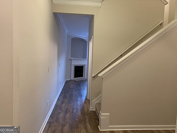 3rd image of 211 Green Bridge Ct
