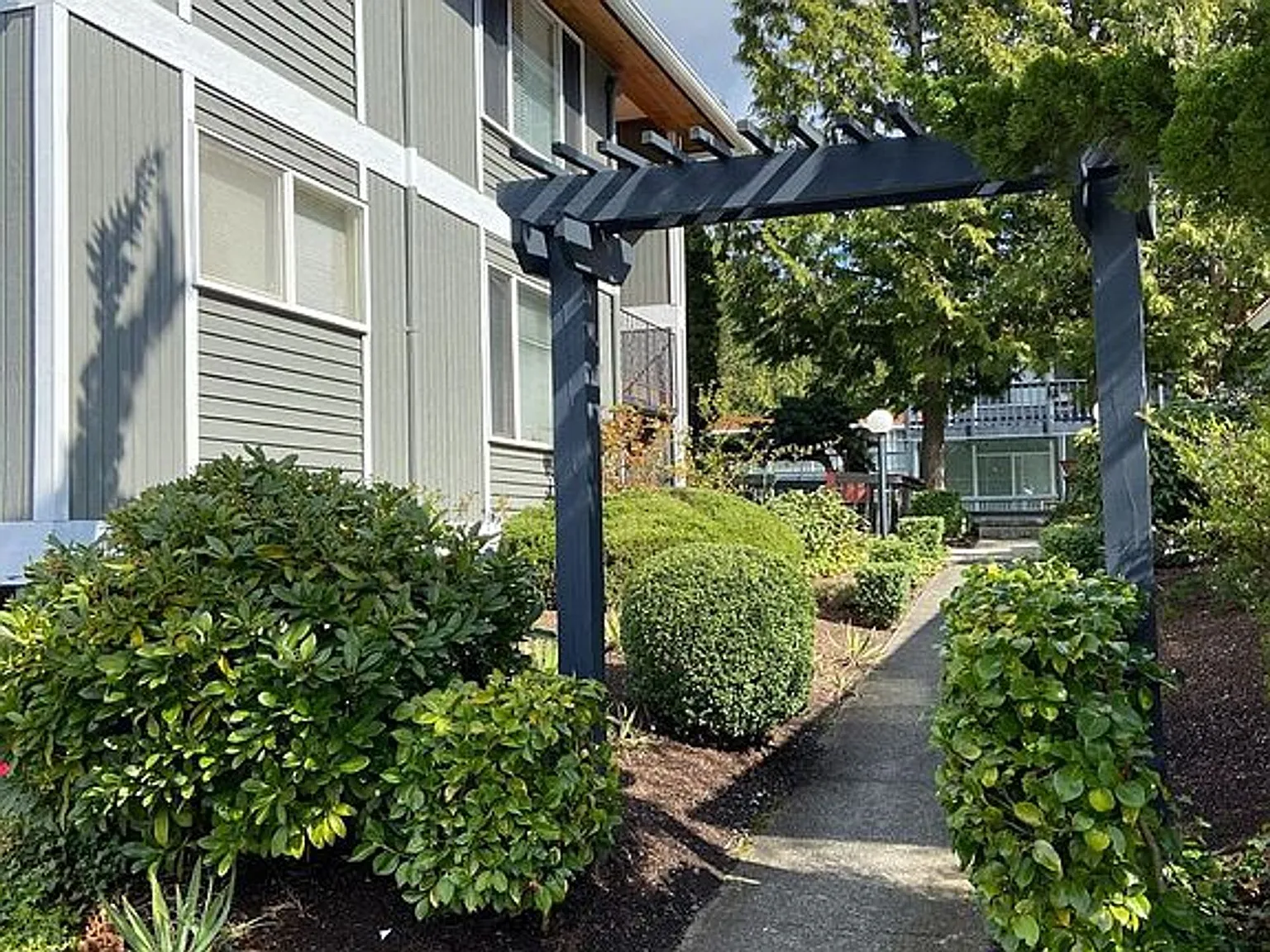 Village Gardens — Photo 2