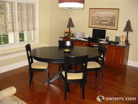 Kitchen Sitting Area