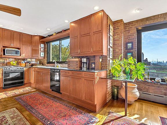 5th image of 870 W 181st St APT 69