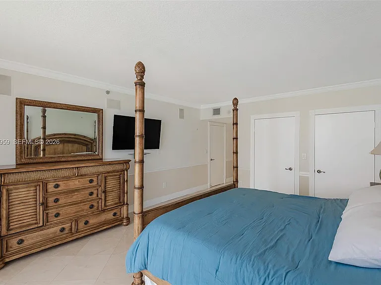 8855 Collins Ave #8J — Photo 20