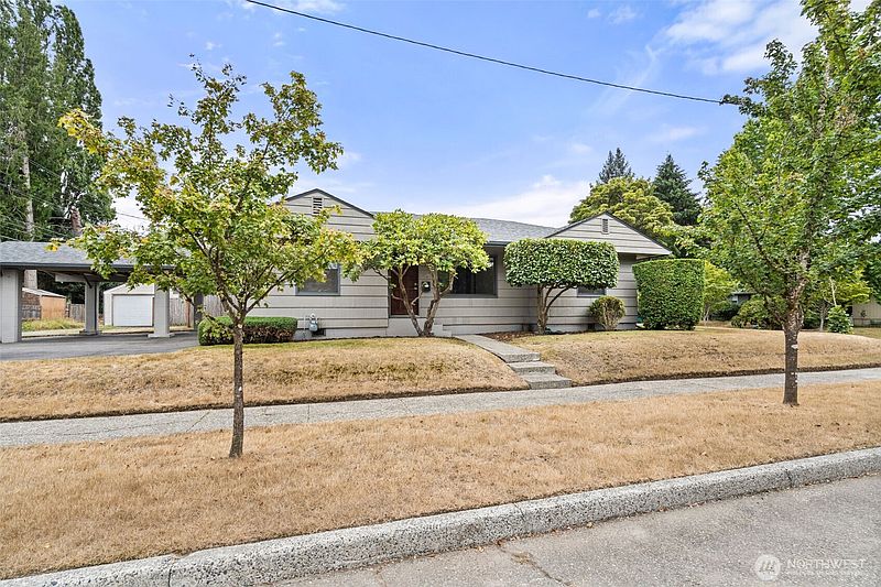 3rd image of 1719 8th Avenue SW