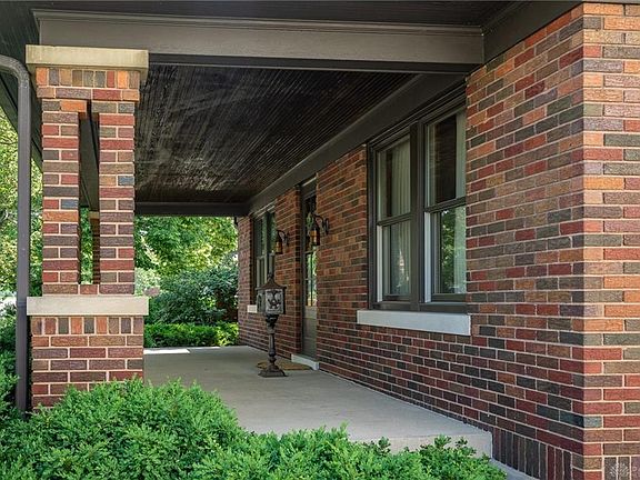2nd image of 308 W Dorothy Ln