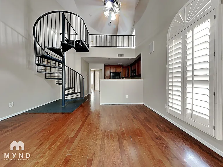 5733 S 21st Pl — Photo 5