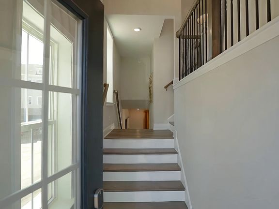2nd image of 2649 Blackburn Ct #2U2XP1