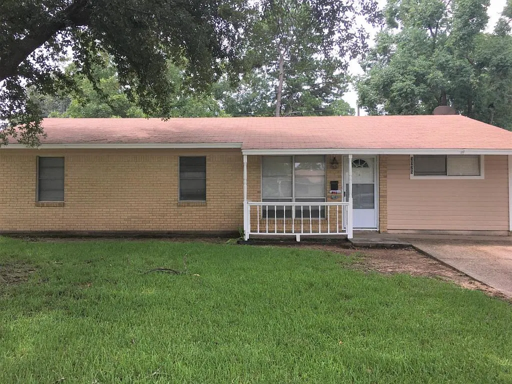 3025 Valley View — Photo 1