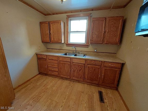 4th image of 519 Garden Way
