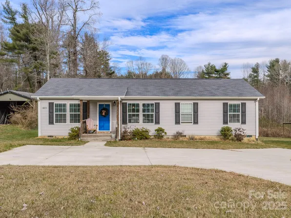 1471 Howard Gap Loop Rd, Flat Rock, NC 28731