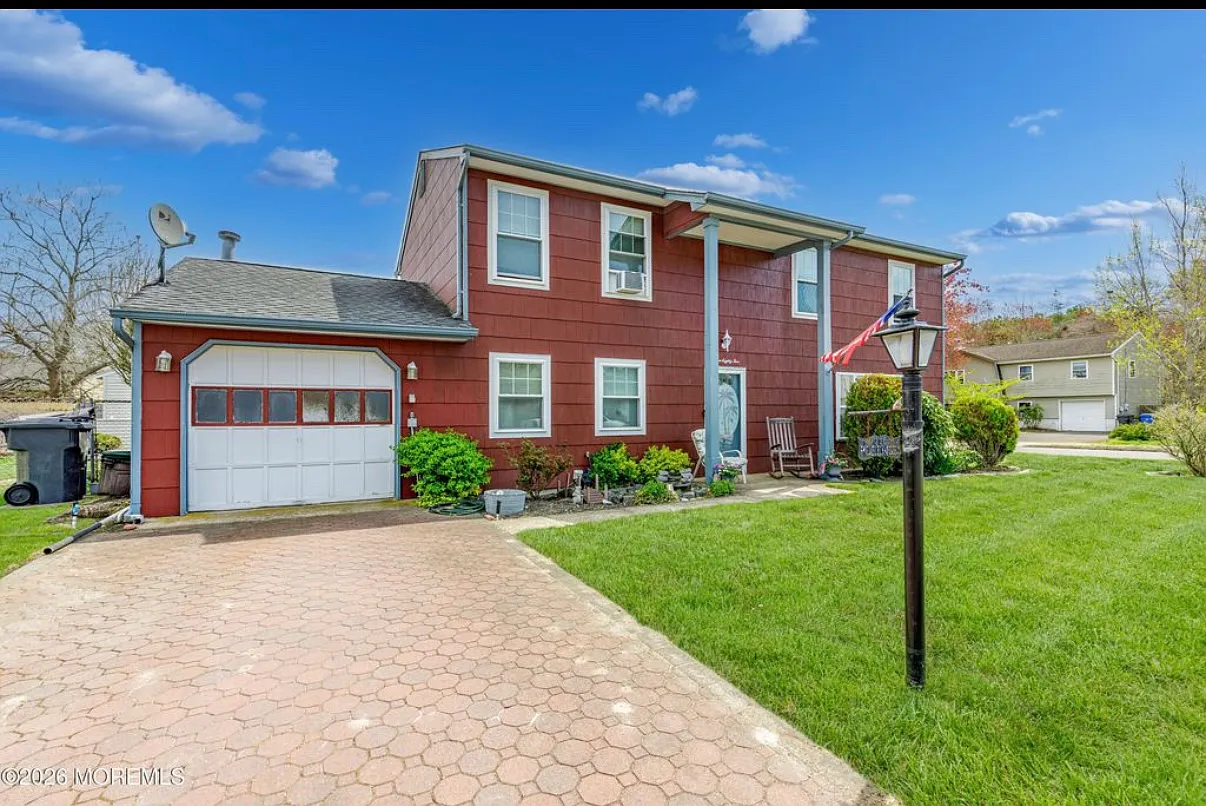 4 bed, 2.5 bath, 1848 sqft, $3,700 — Photo 2