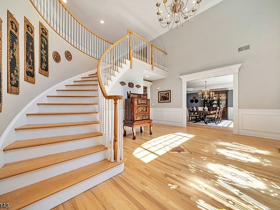 4th image of 42 Calais Rd
